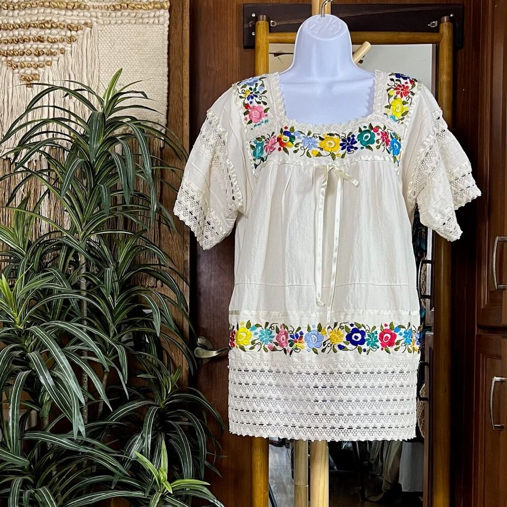 Vintage Embroidered Peasant Blouse Womens L Mexican Style Crochet Lace Boho Top